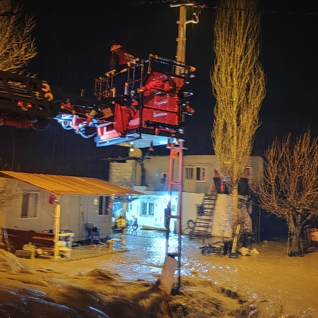 Adıyaman'da sağanak, sele neden oldu (2)