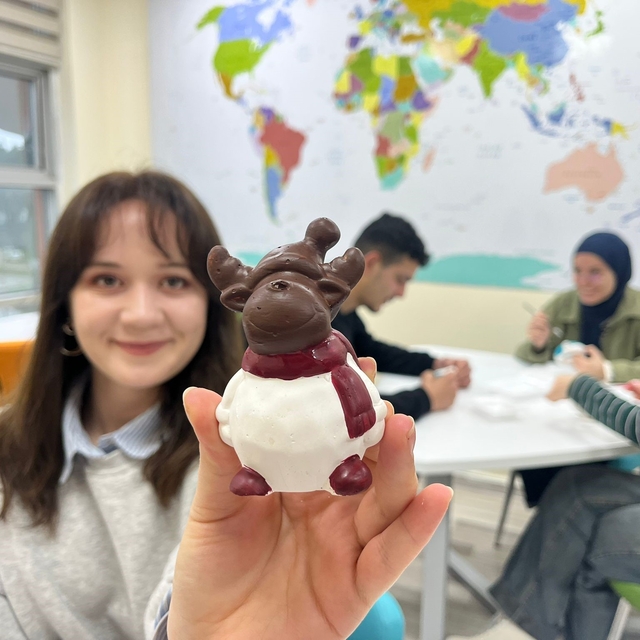 Uluslararası Gençlik Merkezi'nde sanat atölyeleri gençlerle buluşmaya devam...