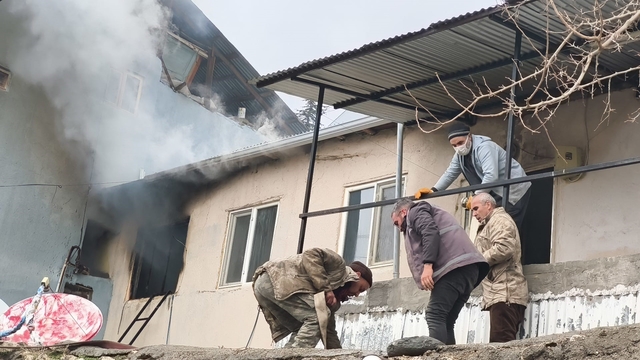 Tunceli'deki ev yangını ekiplerin müdahalesi ile söndürüldü