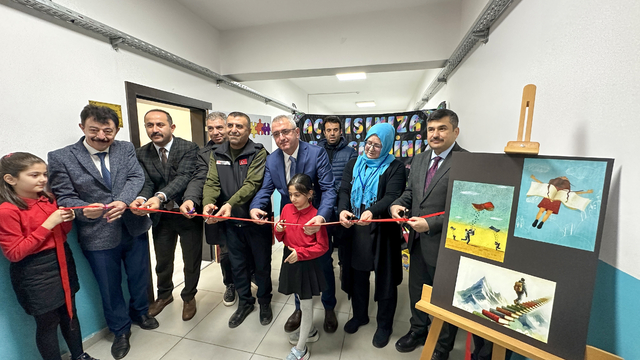 Hatay'da depremde hasar gören okul kütüphanesi yeniden hizmete açıldı