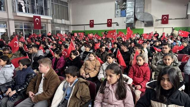 Askeri bando takımı Yüksekova'da konser verdi