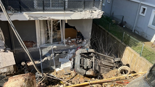 Menemen'de istinat duvarı çöktü: 151 kişi tahliye edildi