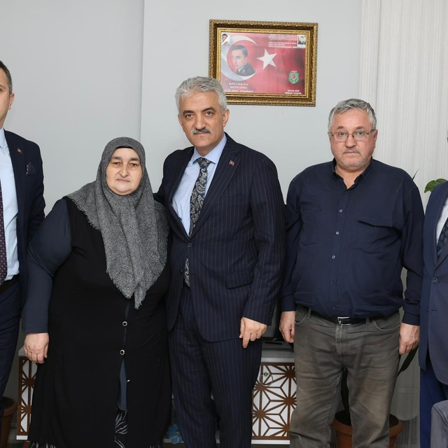 Şehit ailelerini yalnız bırakmıyor