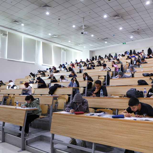 KTO Karatay'da ödüllü deneme sınavı ile YKS provası yapıldı