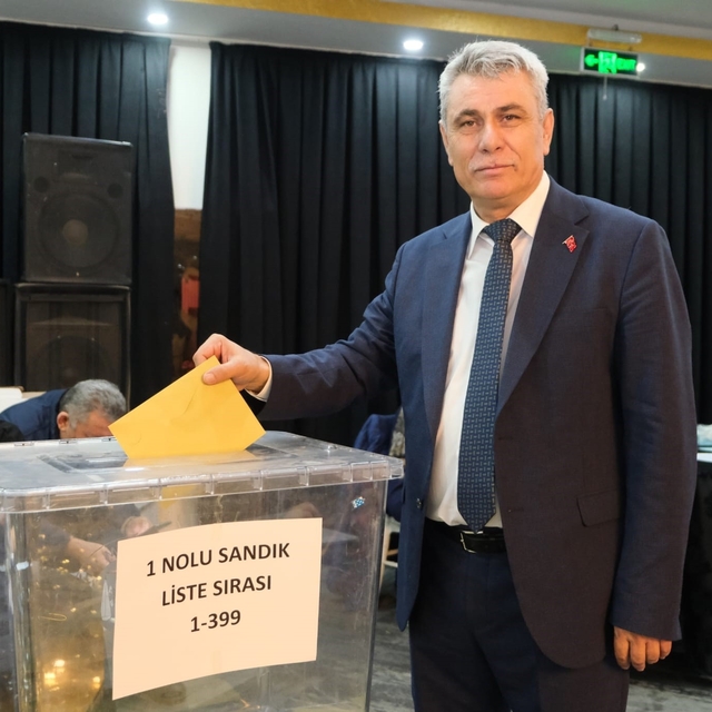 Argıncık Esnaf Odası'nda Akpınar güven tazeledi