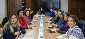 Diyarbakır Büyükşehir Belediyesi kadının insan hakları eğitim programını ha...