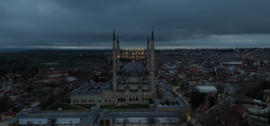 Selimiye Camii'nin minarelerine Ramazan mahyası asıldı