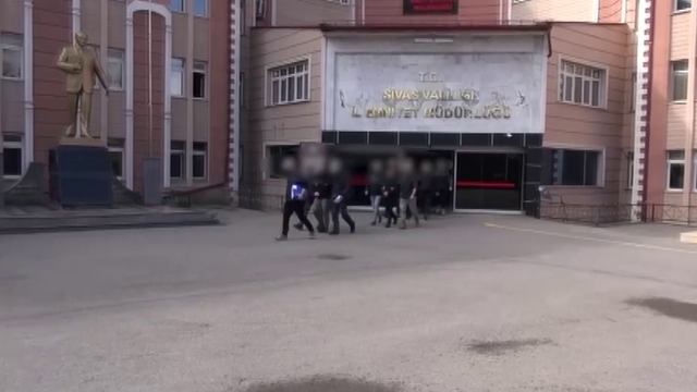 Dini istismar eden terör yapılanmasına eş zamanlı baskın: 4 tutuklama