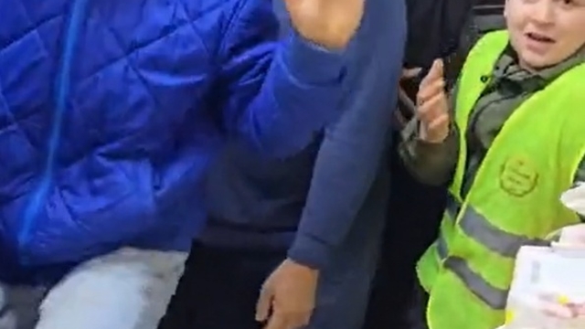 Bursa'da mağaza açılışında izdiham (2)