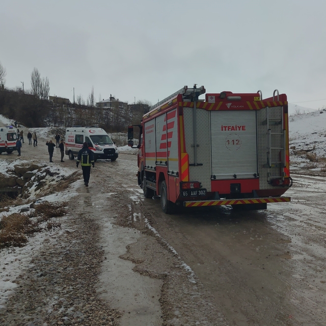 Van'da otomobil dereye uçtu: 3 yaralı