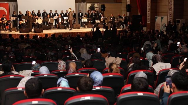 Erzincan'da kurtuluşun 108'inci yılına özel Türk halk müziği konseri düzenlendi