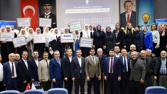 Karabük'te kadınlar Mihalgazi Belediye Başkanı Güneş'e yöresel kıyafetleriyle destek verdi