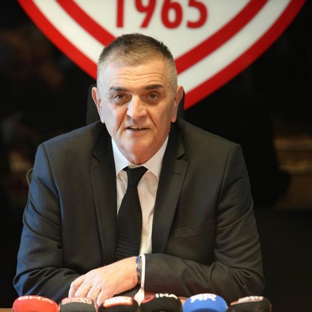 Samsunspor, Alman Teknik Direktör Thorsten Fink ile anlaştı
Samsunspor, Rei...