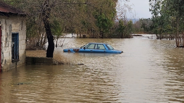 Sağanak yağmurdan sonra şaşırtan görüntü, dağda devasa şelaleler oluştu
Osmaniye'de sağanak yağmur hayatı olumsuz etkiledi