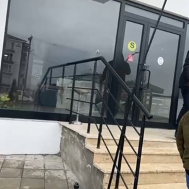 Emlak ofisine silahlı saldırı