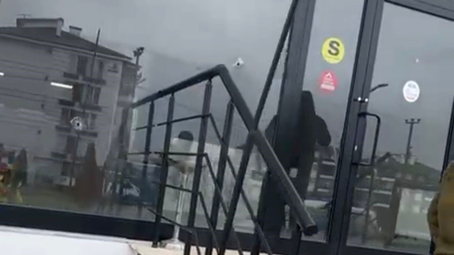 Bolu'da emlak ofisine silahlı saldırı: Lüks cip ve iş yeri kurşunların hedefi oldu