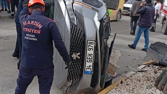 Mardin'de devrilen cipteki 2 kişi yaralandı