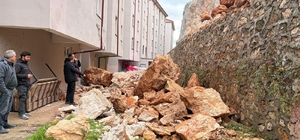 Eğirdir'de yuvarlanan kayaların tehdit ettiği bina tahliye edildi