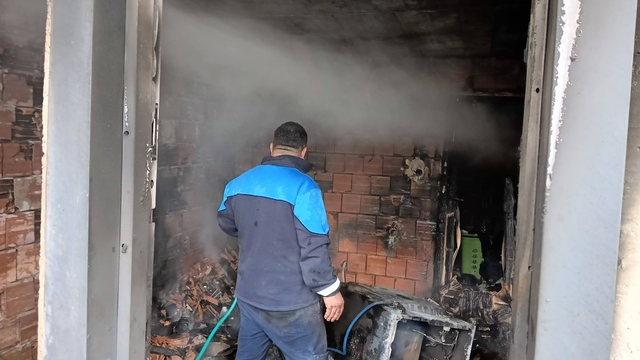 Salıpazarı'nda yangın çıkan evde hasar meydana geldi