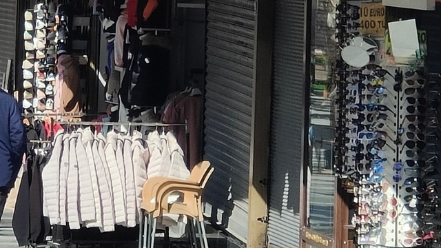 Kuşadası'nda kuyumcu soygununa "kepenk" engeli
Kuyumcu sahibinin dikkati soygunu engelledi