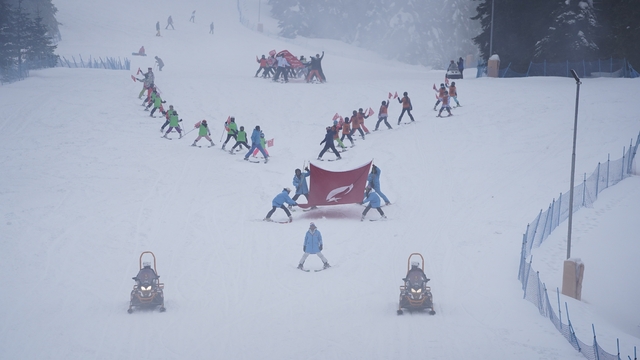 Ilgaz Dağı'nda Sevgililer Günü'nde düzenlenen festival yoğun ilgi gördü
Kastamonu'da Ilgaz Dağı'nda düzenlenen Kış Festivali renkli görüntüler oluşturdu