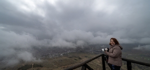 Makam Dağı'ndan sis altında kalan Ergani görüntülendi