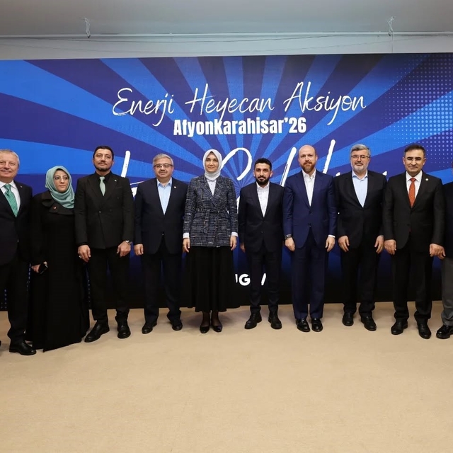 Bilal Erdoğan: "Siyasetçiler siyaseti için koşturacaklar, biz de sivil topl...