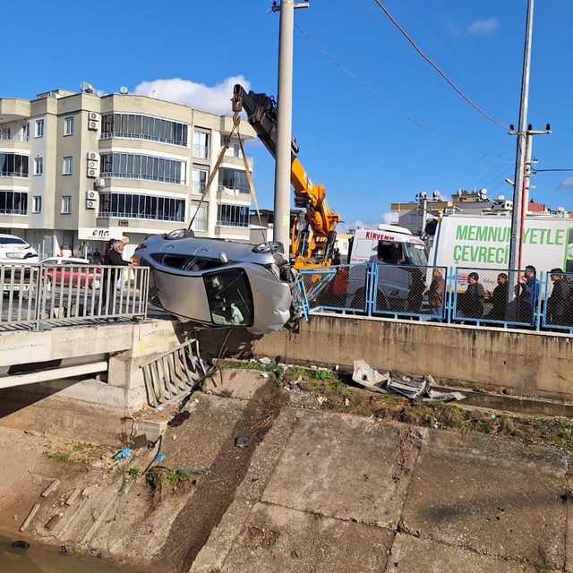 Mersin'de iki otomobilin çarpıştığı kazada 6 kişi yaralandı