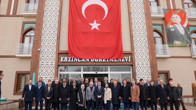Erzincan'da yeni öğretmenevi hizmet binası Binali Yıldırım'ın katılımı ile hizmete açıldı