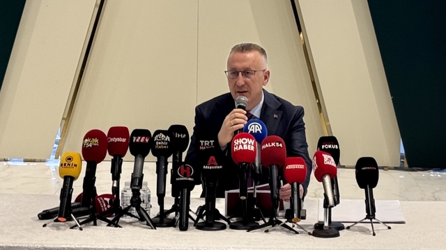 Adapazarı Belediye Başkanı Işıksu basın toplantısı düzenledi