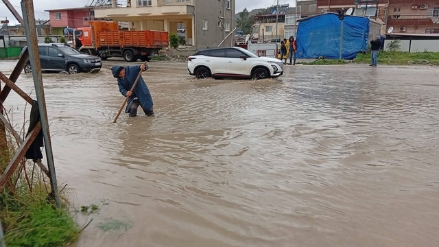 Hatay’da 3 gündür süren sağanak yağış sele yol açtı