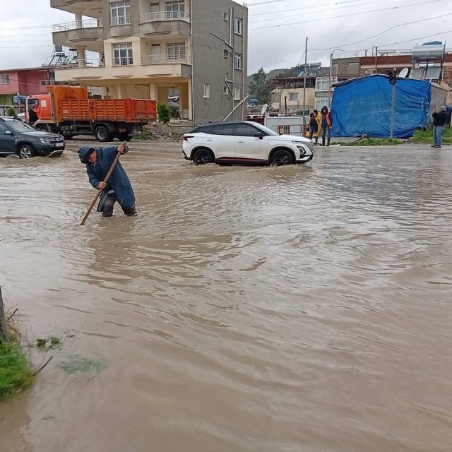 Hatay'da 3 gündür süren sağanak yağış sele yol açtı