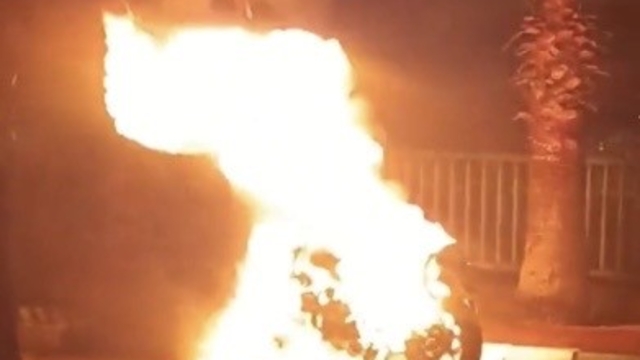 Osmaniye’de park halindeki motosiklet alev alev yandı