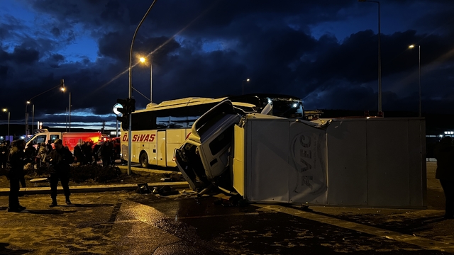Kayseri’de yolcu otobüsü ile kamyonet çarpıştı: 5 yaralı