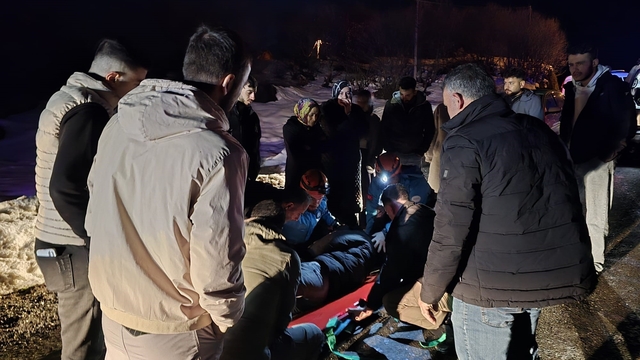 Bingöl'de trafik ikazası: 3 yaralı