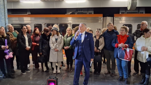 Adana'da 93 yazar ve şair Dünya Öykü Günü ve Sevgililer Günü'nü bir arada kutladı