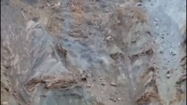 Elazığ'da heyelan anı kamerada