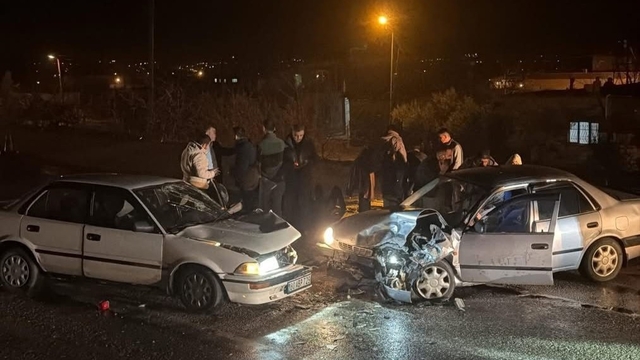 Osmaniye'de iki otomobil kafa kafaya çarpıştı: 4 yaralı
