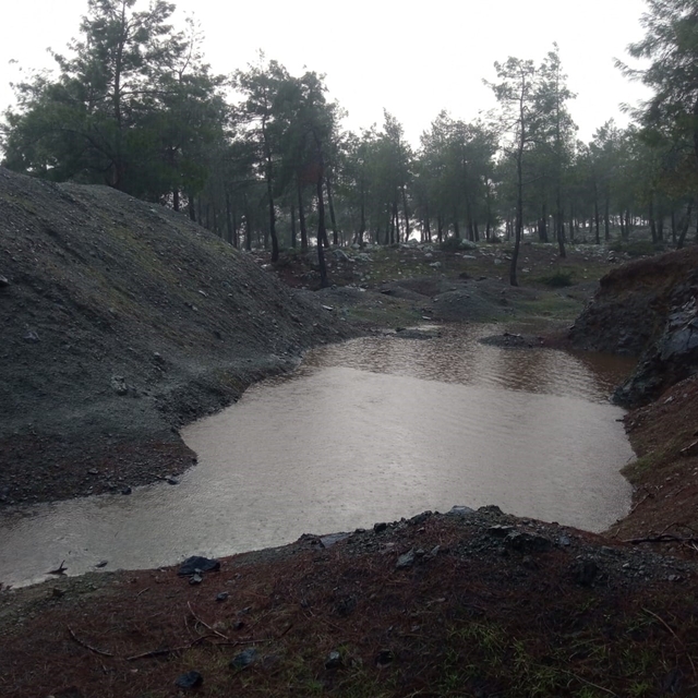 Yağışlı havayla birlikte su dolan çukura düşen 10 yaşındaki çocuk hayatını...