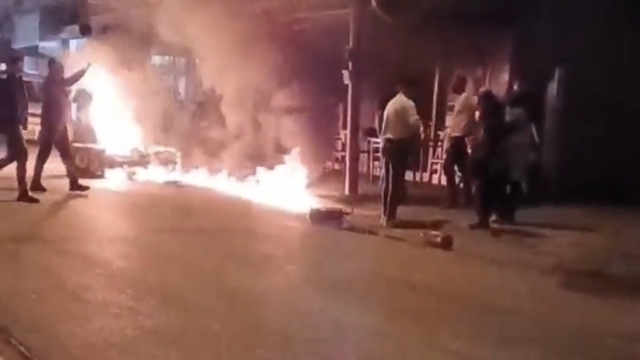 Motosiklet alev alev yandı