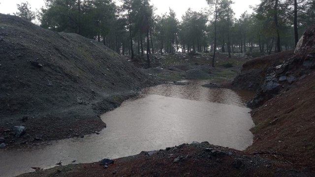 Yağışlı havayla birlikte su dolan çukura düşen 10 yaşındaki çocuk hayatını kaybetti
Muhammed Ali: "Beni bir çocuk çağırdı, bende gittim suya düşen çocuğu çıkardım"