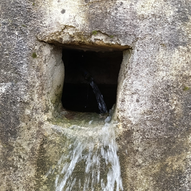 Selendi'de kuruyan çeşmeler yeniden hayat buldu