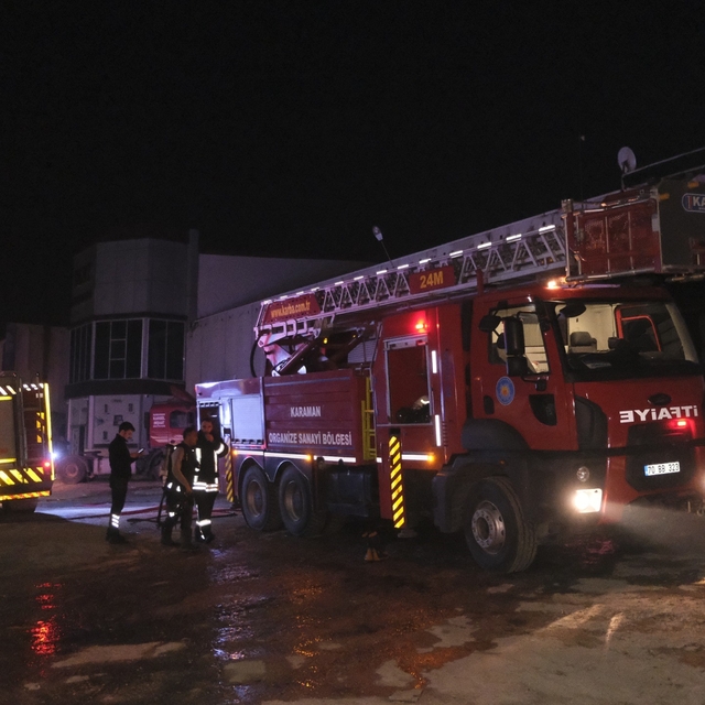 Karaman'da dorse üretim fabrikasında yangın paniği
