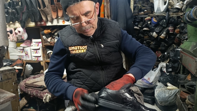 Kahramanmaraş'ta 38 yıllık usta eski ayakkabılara yeniden hayat veriyor