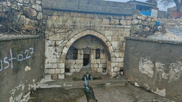 Araban'da yağışların ardından iki tarihi çeşmede su yeniden aktı