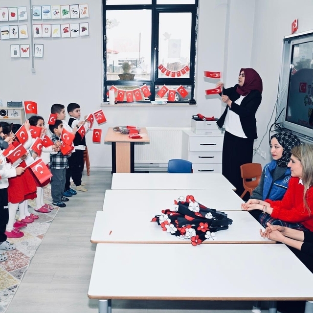 Milletvekili Ölmeztoprak öğrencilerle buluştu
Ölmeztoprak: "Güçlü türkiye,...