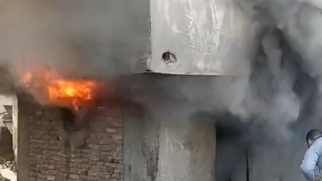 Metruk bina alev alev yandı