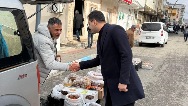 Gercüş Kaymakamı Öztaş, pazar esnafı bile bir araya geldi