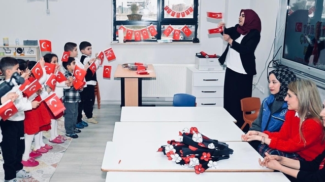 Milletvekili Ölmeztoprak öğrencilerle buluştu
Ölmeztoprak: "Güçlü türkiye, güçlü nesille mümkün"