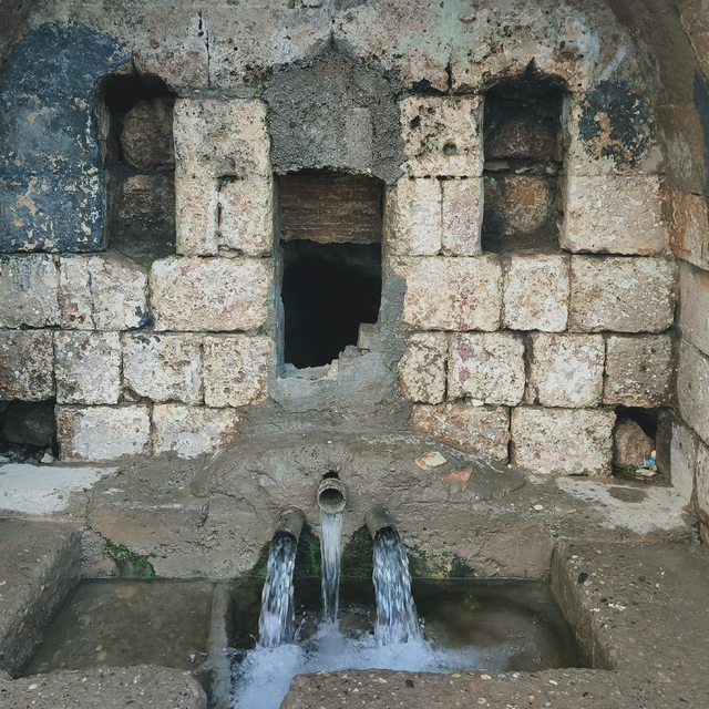 Araban'da tarihi 2 çeşmeden su akmaya başladı